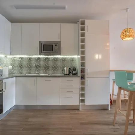 Oasis - Renovated Located In The Heart Of Ca شقة